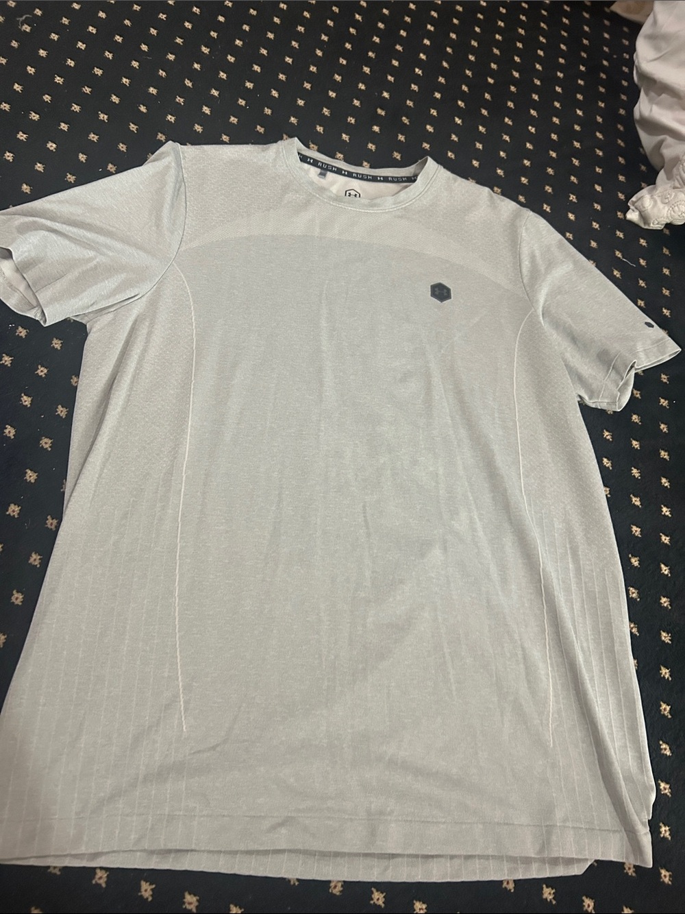 Under Armour xl like new Men's Light Gray Performance T-Shirt - Casual Crew Neck